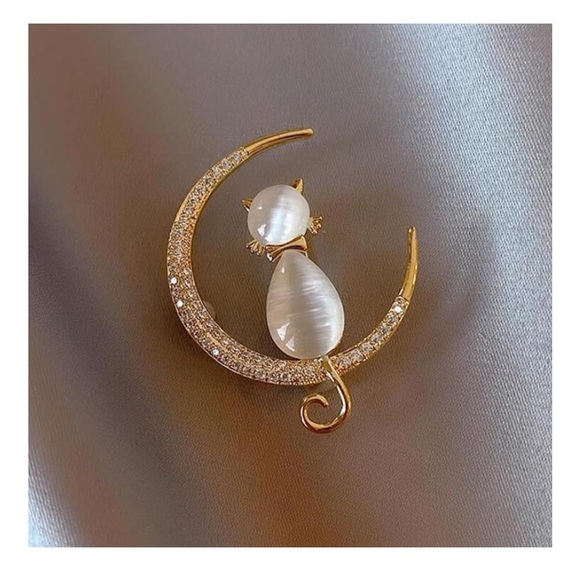 Elegant Gold and Silver Cat Moon Cat Lover Brooch - Picture 4 of 6